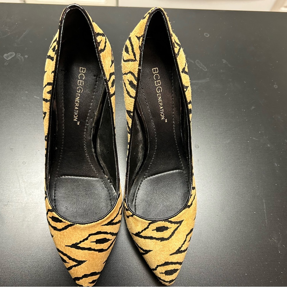 BCBGeneration 
Black and Camel Animal Print 
Pumps 7B
5 Star Seller